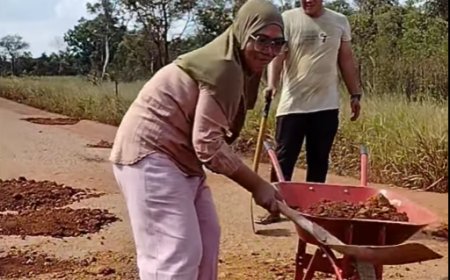 Dak Bersyukur !! Keluh Kesah Salah Satu Warga kendawangan Yang Sudah Membantu Menimbun Jalan Yang Rusak