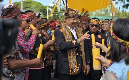 Ritual Adat Menoik’i Rumah Besar Jurongk Tinggi: Menyemai Harmoni dan Komitmen Membangun Ketapang