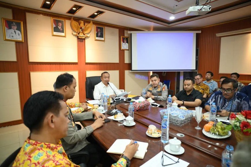Bupati Ketapang Pimpin Rapat Penyelesaian Konflik Lahan Antara Masyarakat Pelanjau Jaya dan PT Minamas