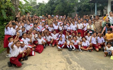 Bupati Ketapang Alexander Wilyo Bahambangan ke Masyarakat Adat Pesaguan Sekayok, Tegaskan Komitmen Membangun Secara Berkeadilan