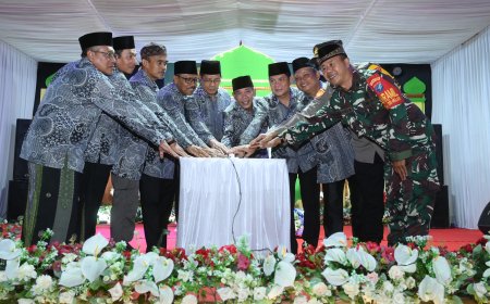 Meriah! MTQ XXXII Ketapang Dibuka dengan Drumband dan Defile 15 Kecamatan