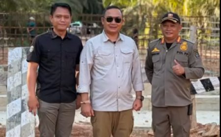 Bupati Ketapang Tinjau Langsung Progres Perbaikan Jalan Pelang–Kepuluk di Hari Libur